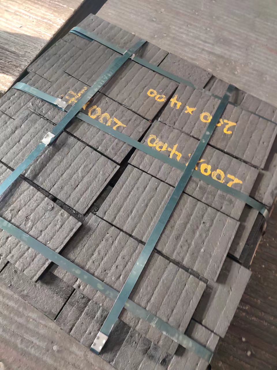 上海堆焊耐磨板耐磨钢板