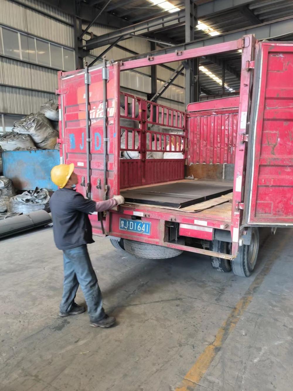 上海碳化铬耐磨板明弧焊耐磨板